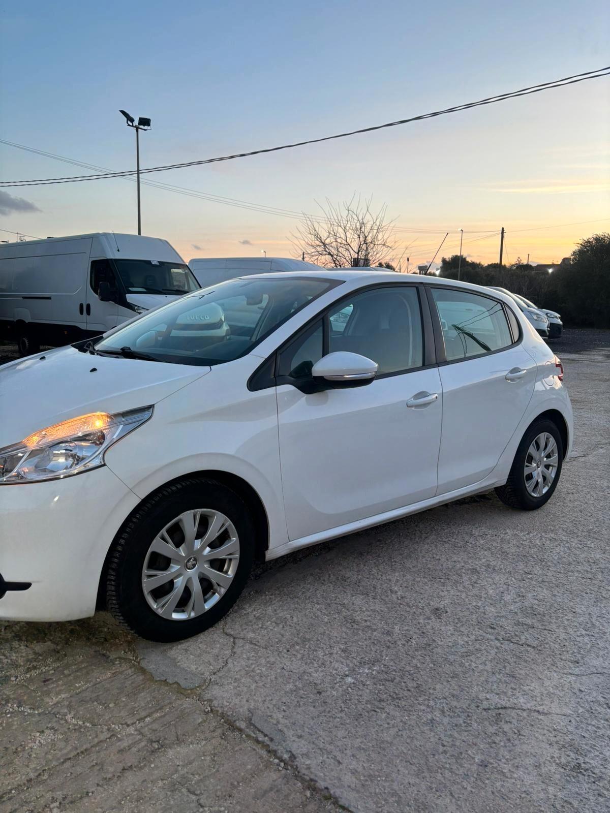 Peugeot 208 1.4 HDi 68 CV 5 porte Allure