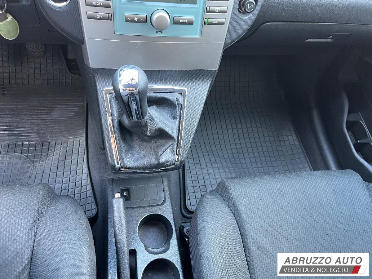 TOYOTA Corolla Verso 2.2 16V D-4D D-Cat