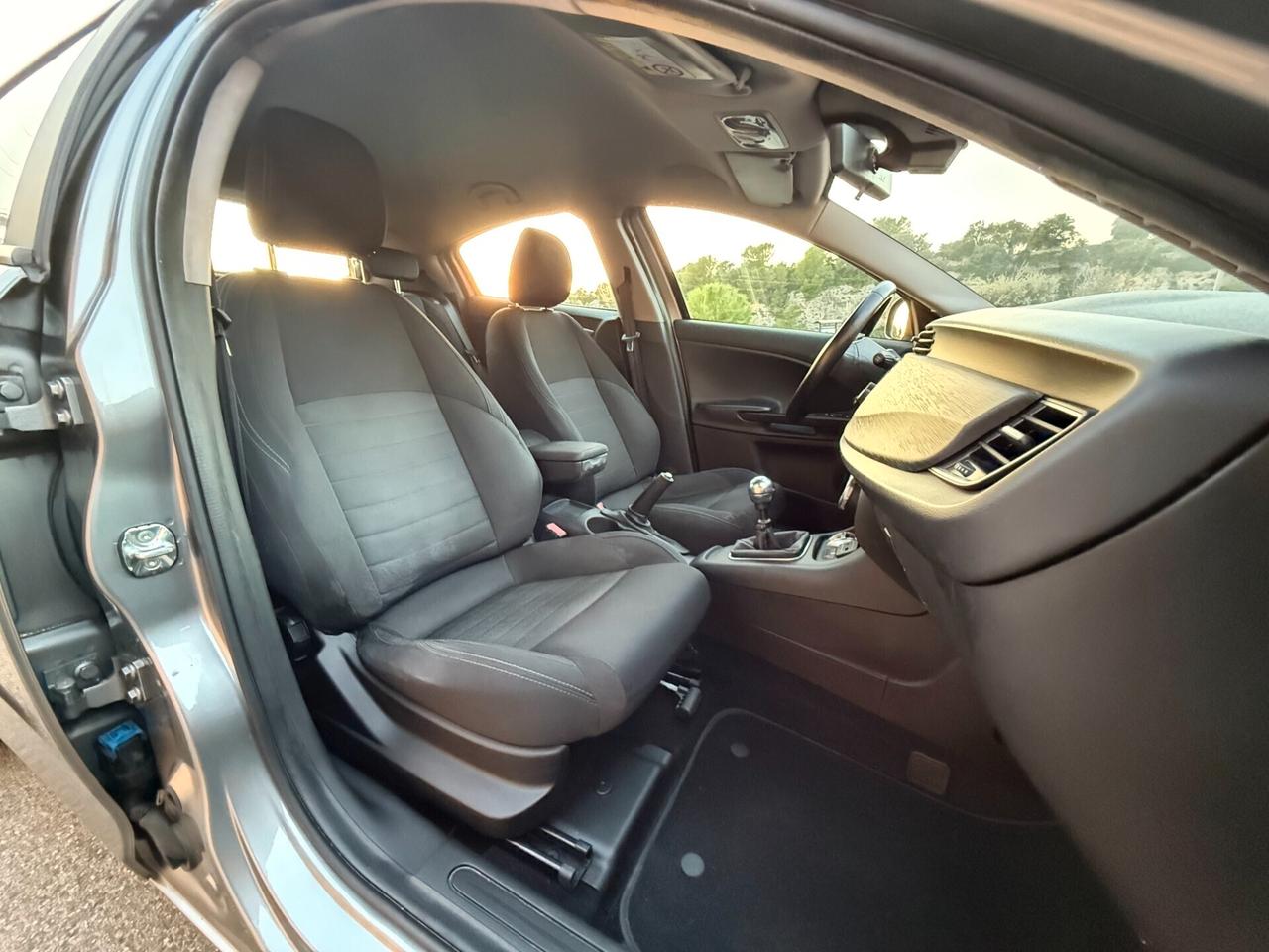 Alfa Romeo Giulietta/1.6 120CV/LED/17"/NEOPATENTATI