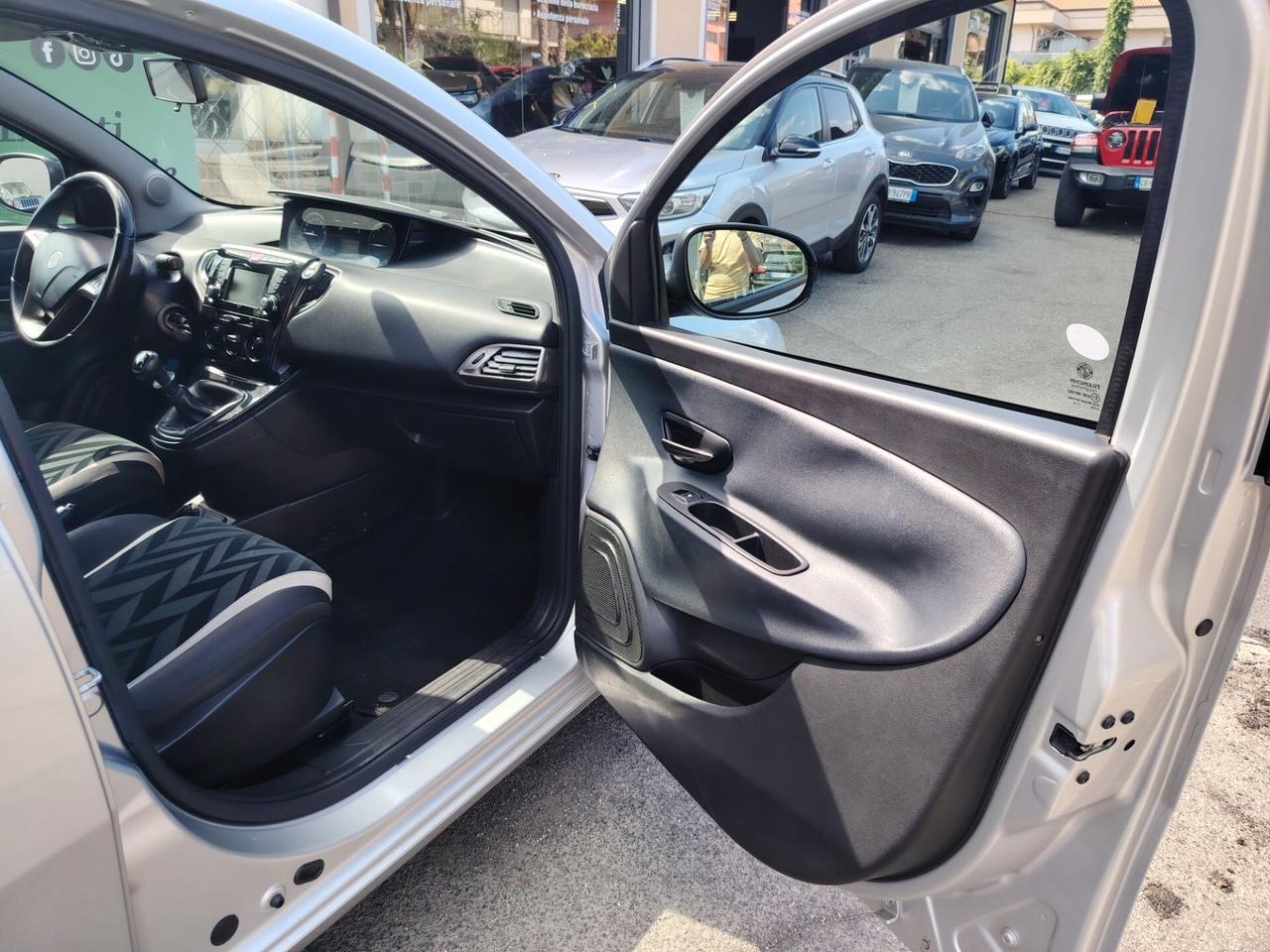 Lancia Ypsilon 1.2 69 CV 5 porte Gold
