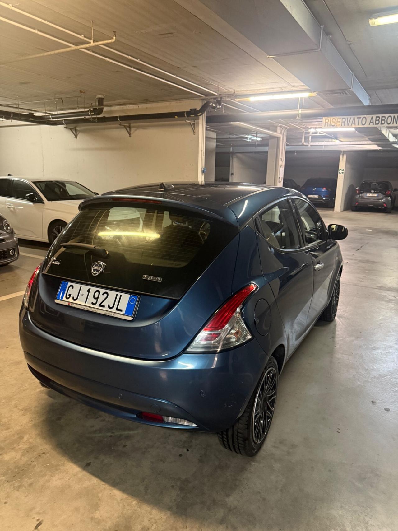 Lancia Ypsilon 1.0 FireFly 5 porte S&S Hybrid Ecochic A. Ferretti