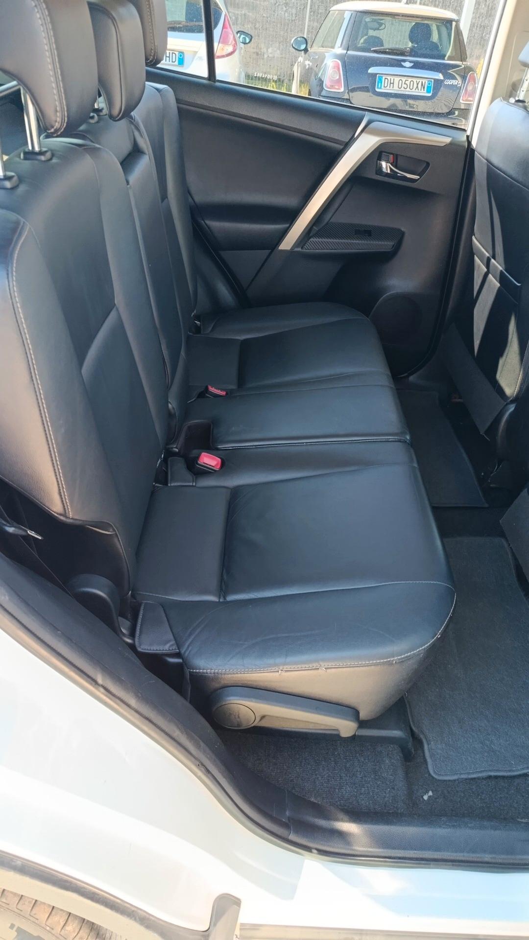Toyota RAV 4 RAV4 2.0 D-4D 4WD Style White Ed.