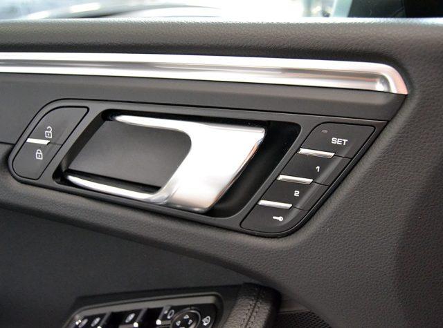 PORSCHE Macan 2.0 Tetto Panorama-Sport Chrono-Unico Proprietario