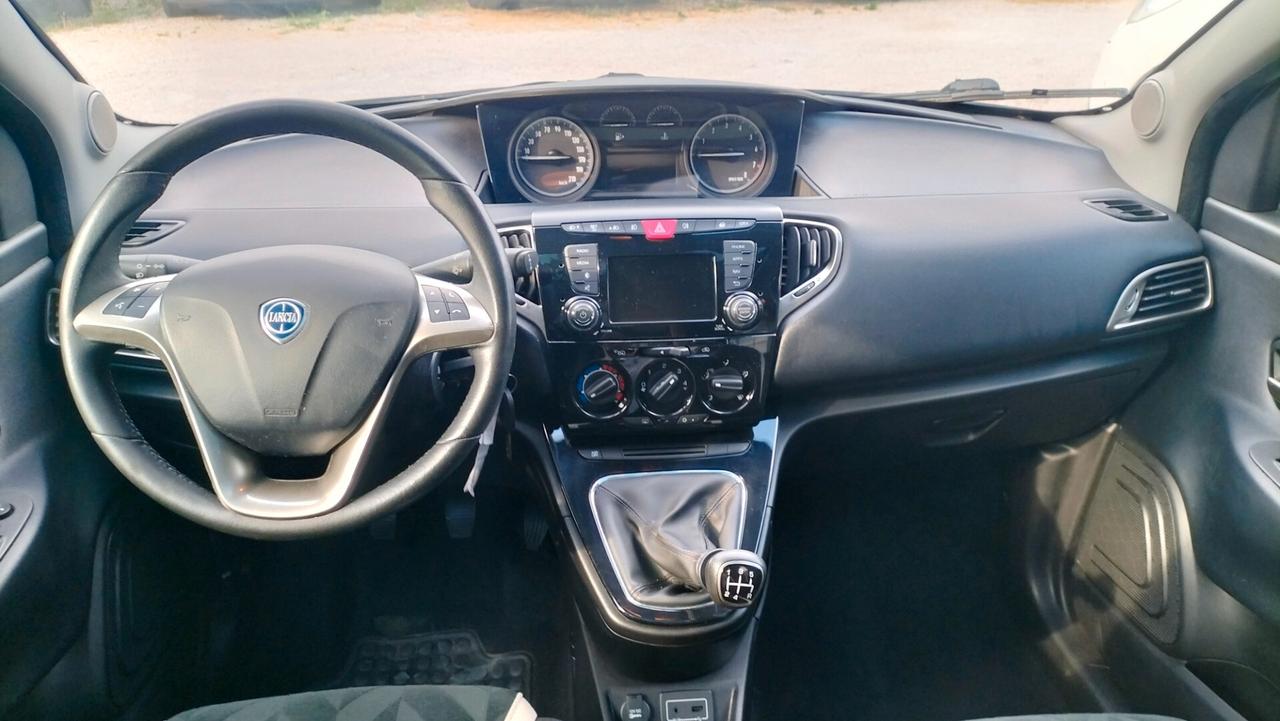 Lancia Ypsilon 1.2 DOPPIO TETTO NAVIGATORE PREZZO REALE