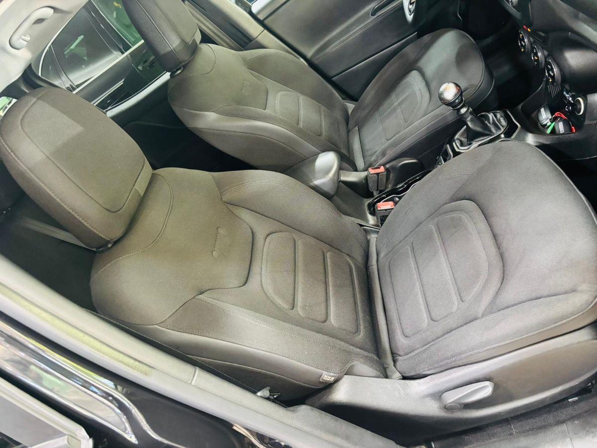 Jeep Renegade 1.6 M.Jet 120cv Dawn of Justice Total Black