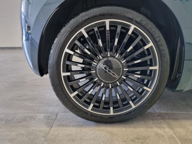 FIAT 500e Berlina 42 kWh La Prima