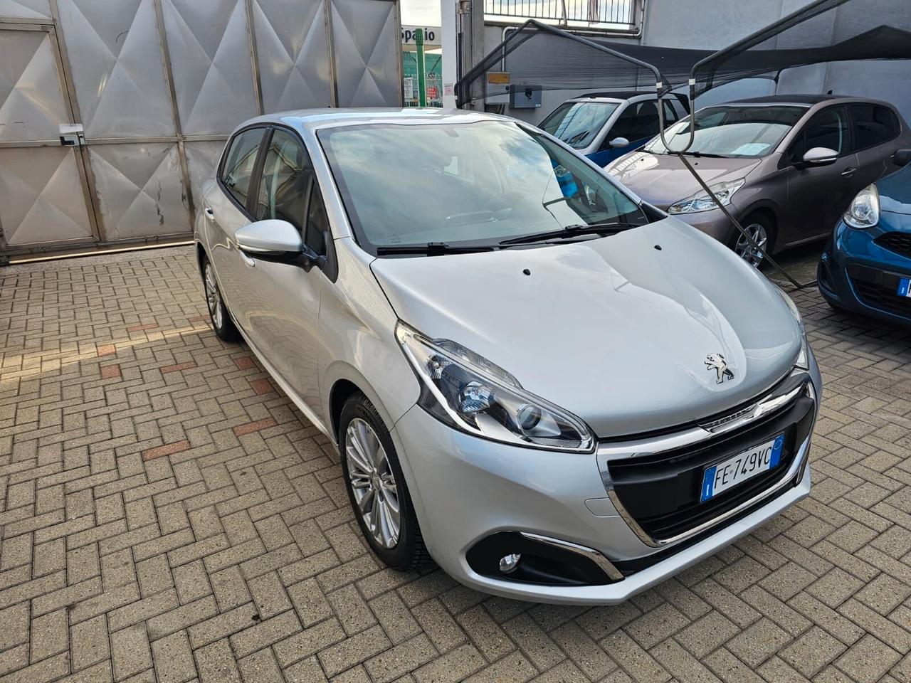 Peugeot 208 PureTech 82 5 porte Active - Pari al nuovo