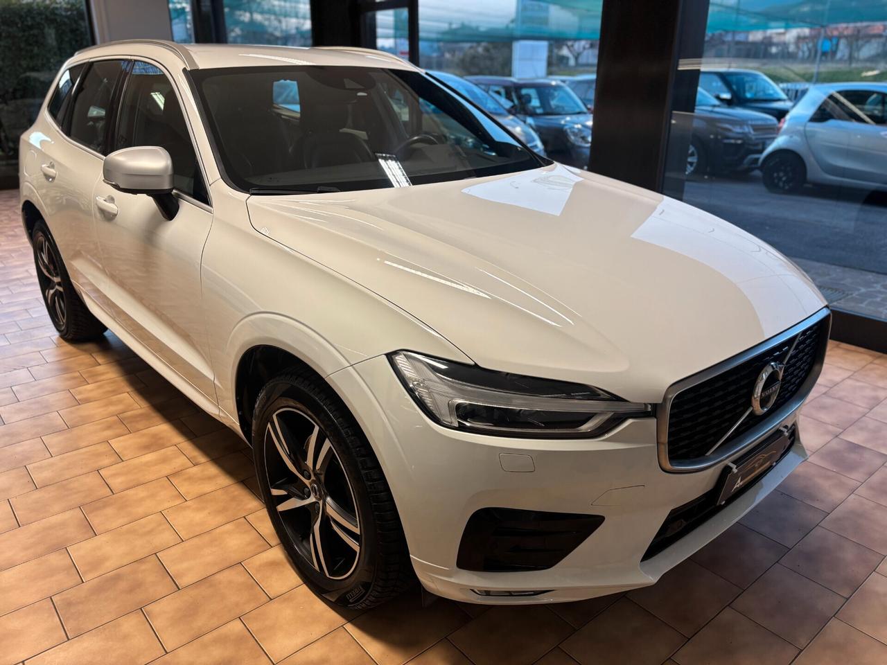 Volvo XC60 2.0 D4 R-design TAGLIANDI CERTIFICATI