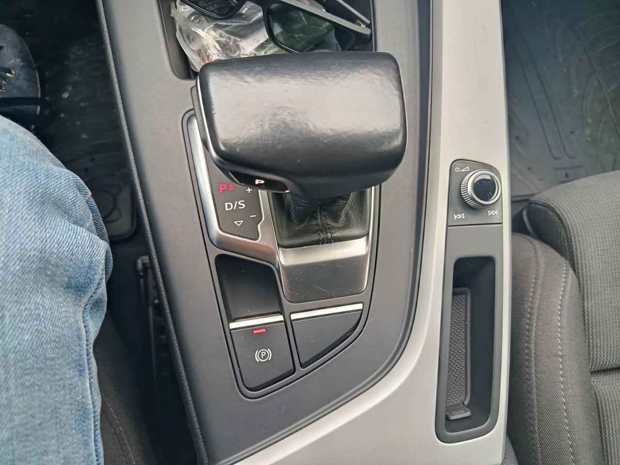 Audi A4 Business Advanced 2.0 35 TDI MHEV #10442