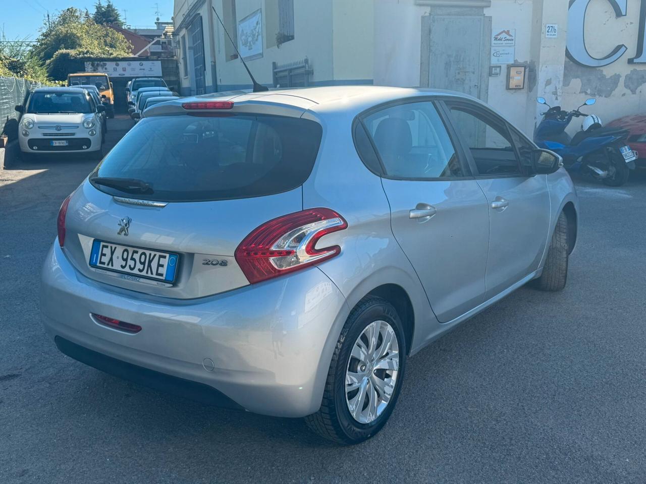Peugeot 208 1.4 HDi 68 CV 5 porte Allure