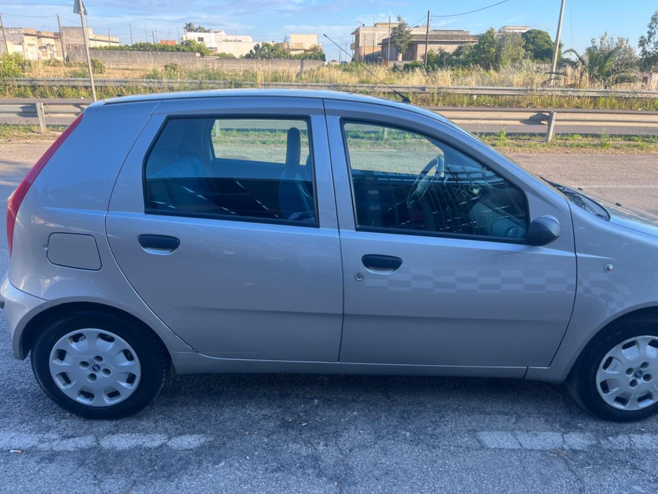 Fiat Punto 1.2i cat 5 porte Unipro 2001
