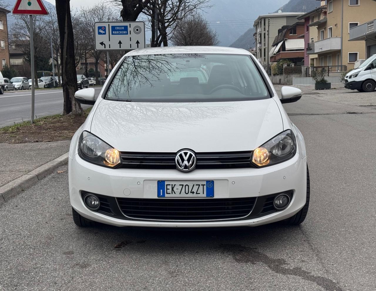 Volkswagen Golf Business 1.6 TDI DSG - CAMBIO AUTOMATICO - SENSORI ANTERIORI E POSTERIORI - OK NEOPATENTATI