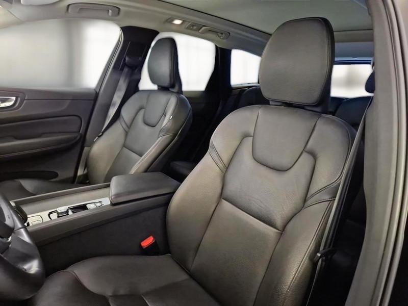 VOLVO XC60 B4 D automatico Momentum Pro