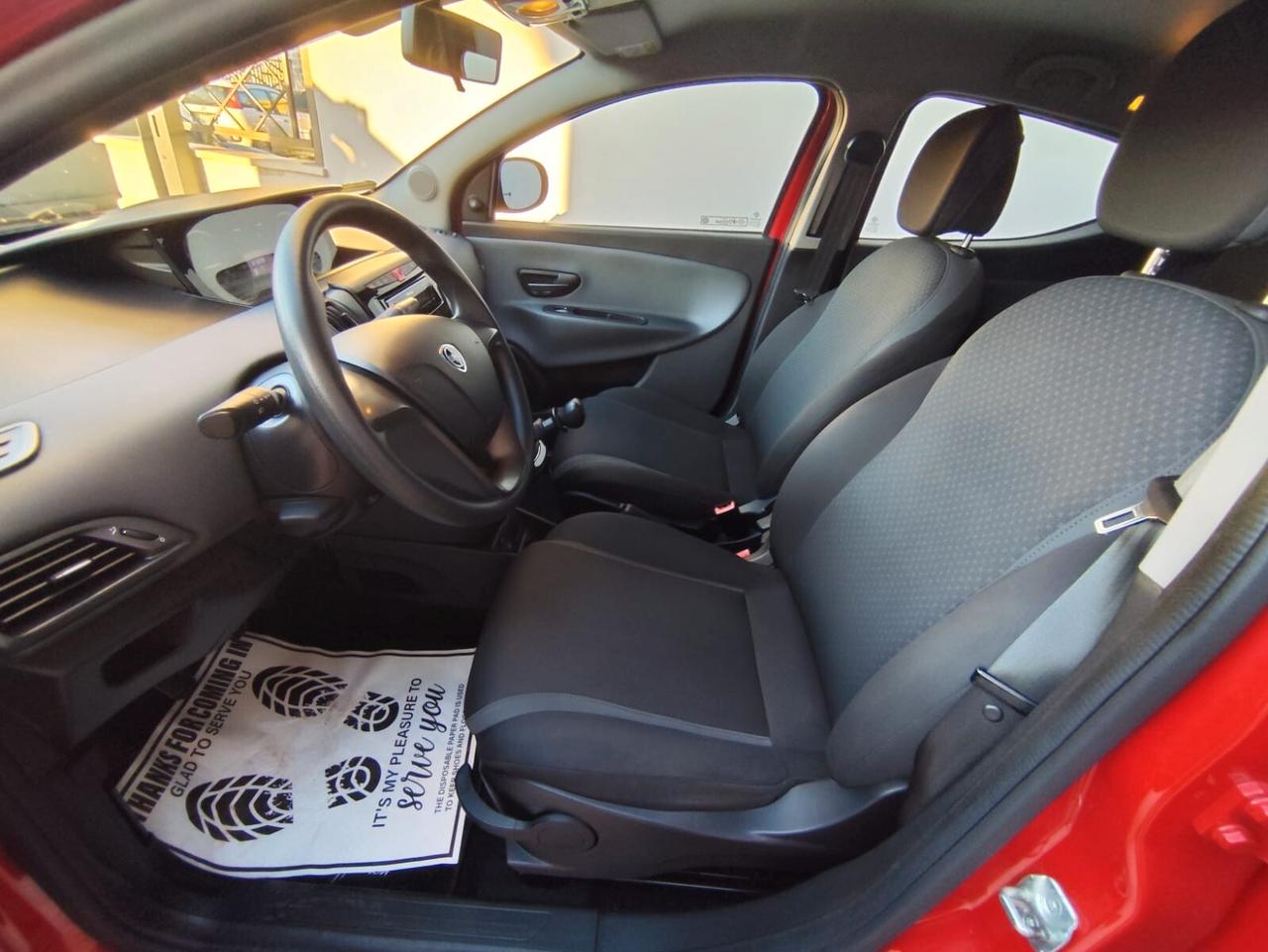 Lancia Ypsilon 1.2 69 CV 5 porte Silver