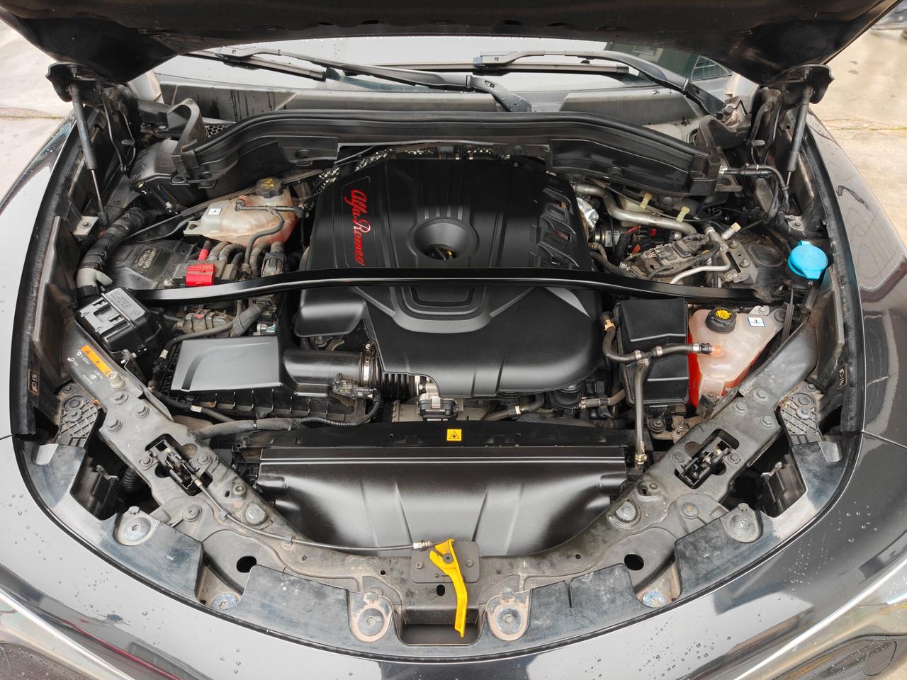 Alfa Romeo Stelvio Q4 Veloce total black