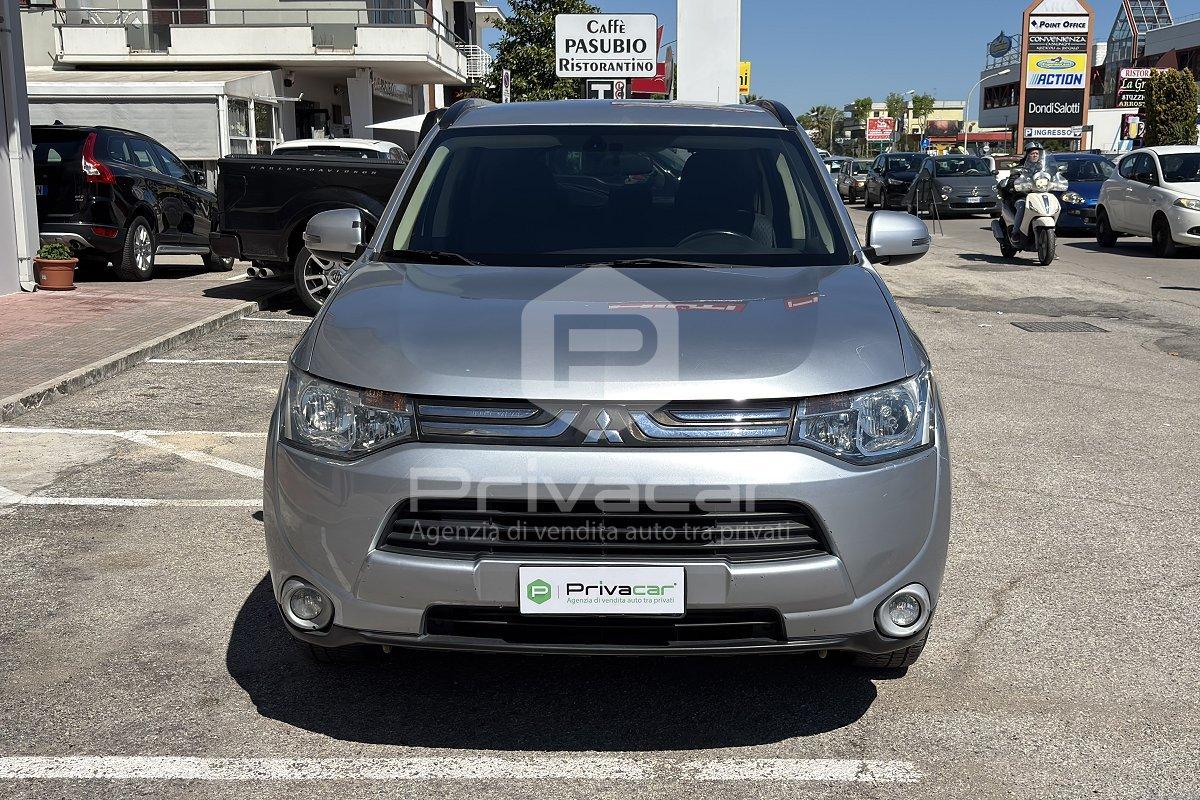 MITSUBISHI Outlander 2.2 DI-D 4WD Intense