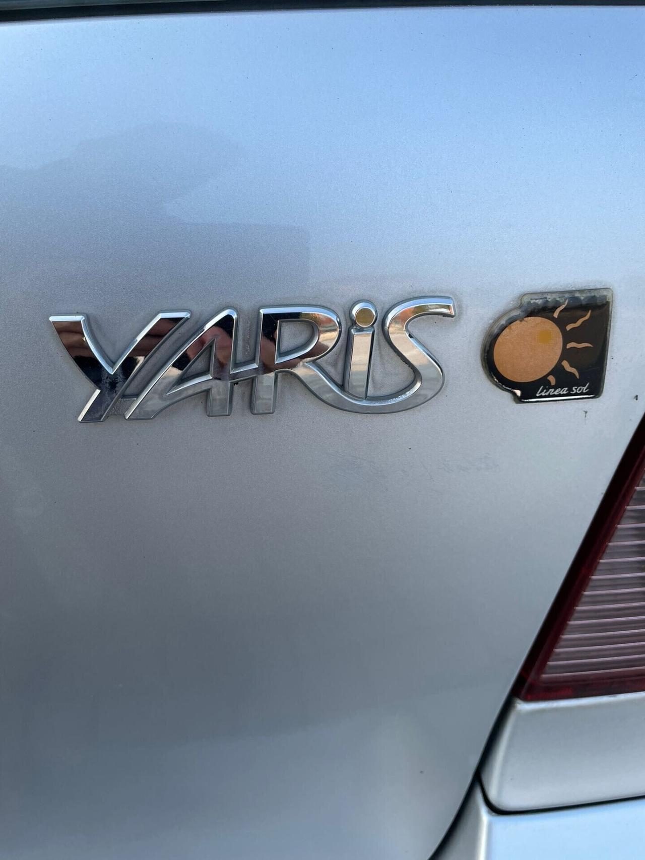 Toyota Yaris 1.0i 16V cat 5 porte Sol