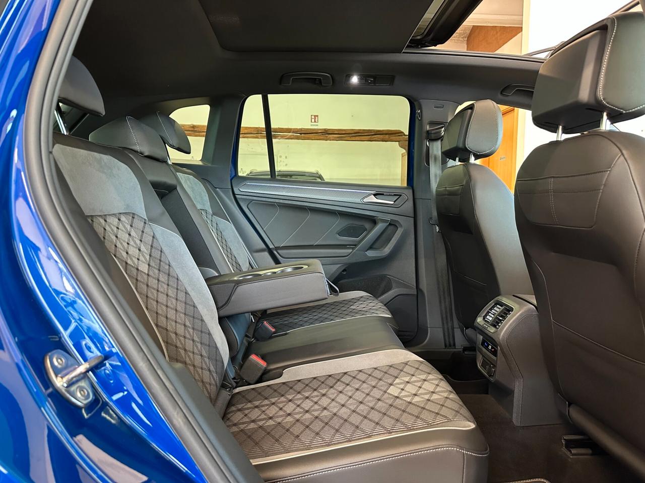 VOLKSWAGEN TIGUAN R-LINE 2.0 TDI DSG *TETTO*LUCI*RADAR*