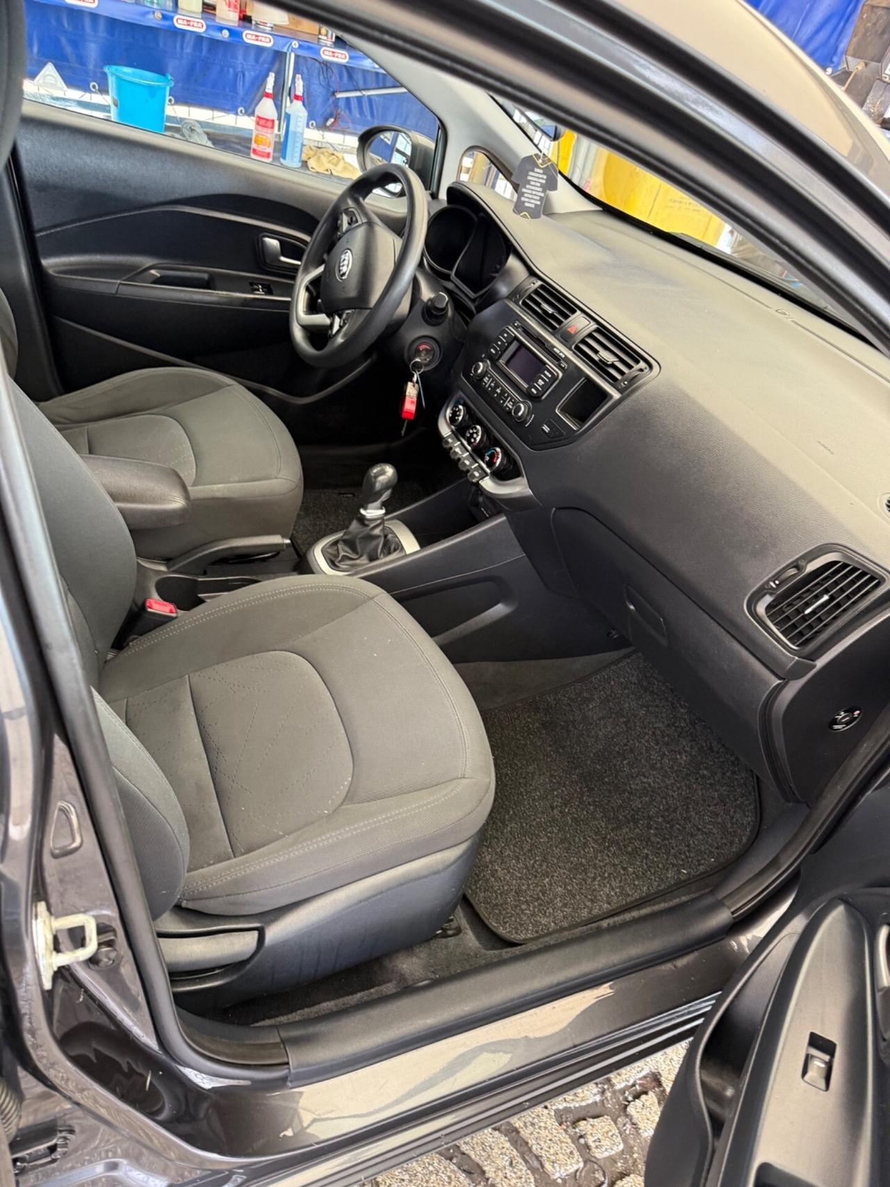 Kia Rio 1.1 CRDi WGT 5p. EX