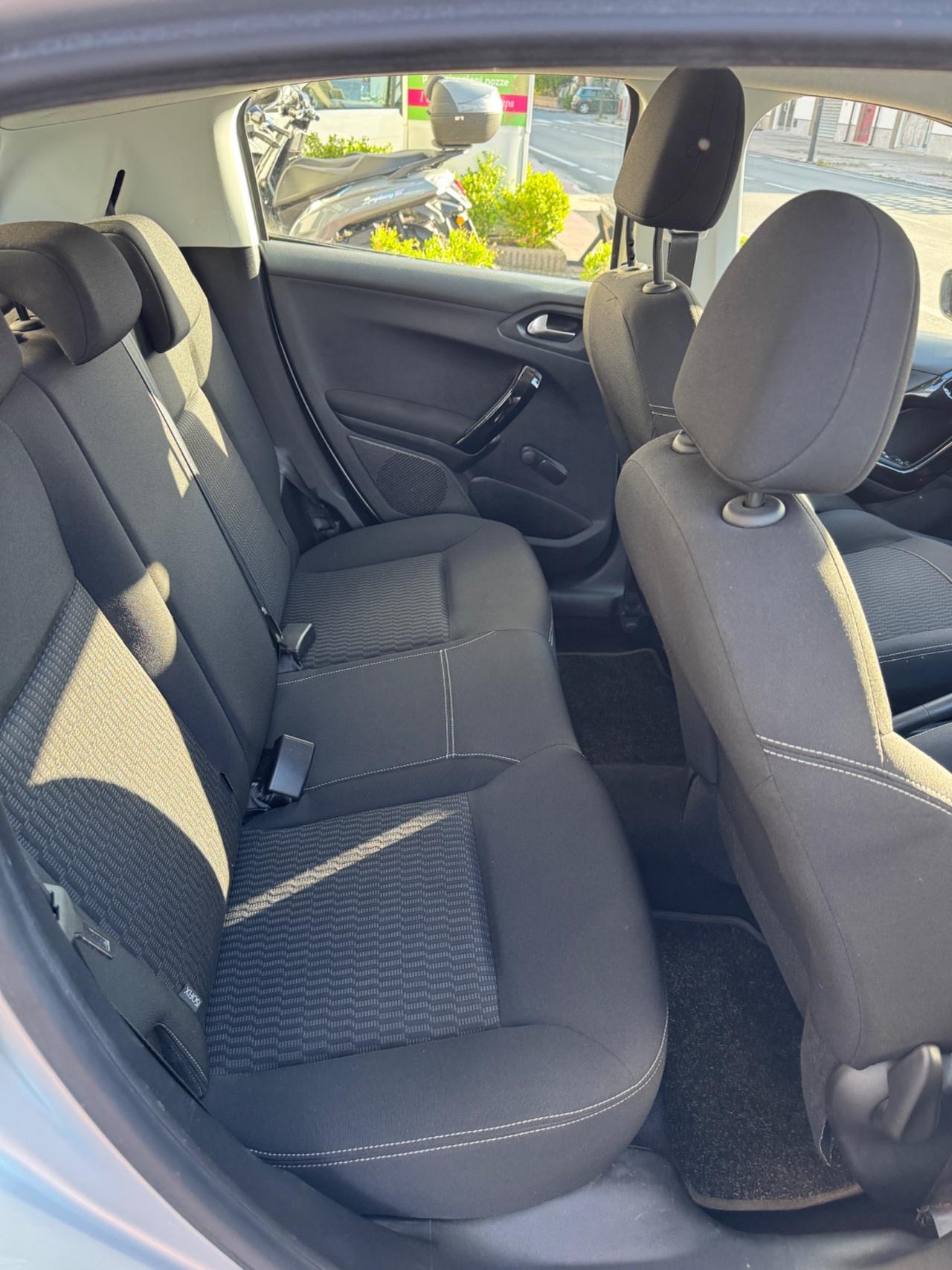 Peugeot 208 PureTech 82 5 porte Allure