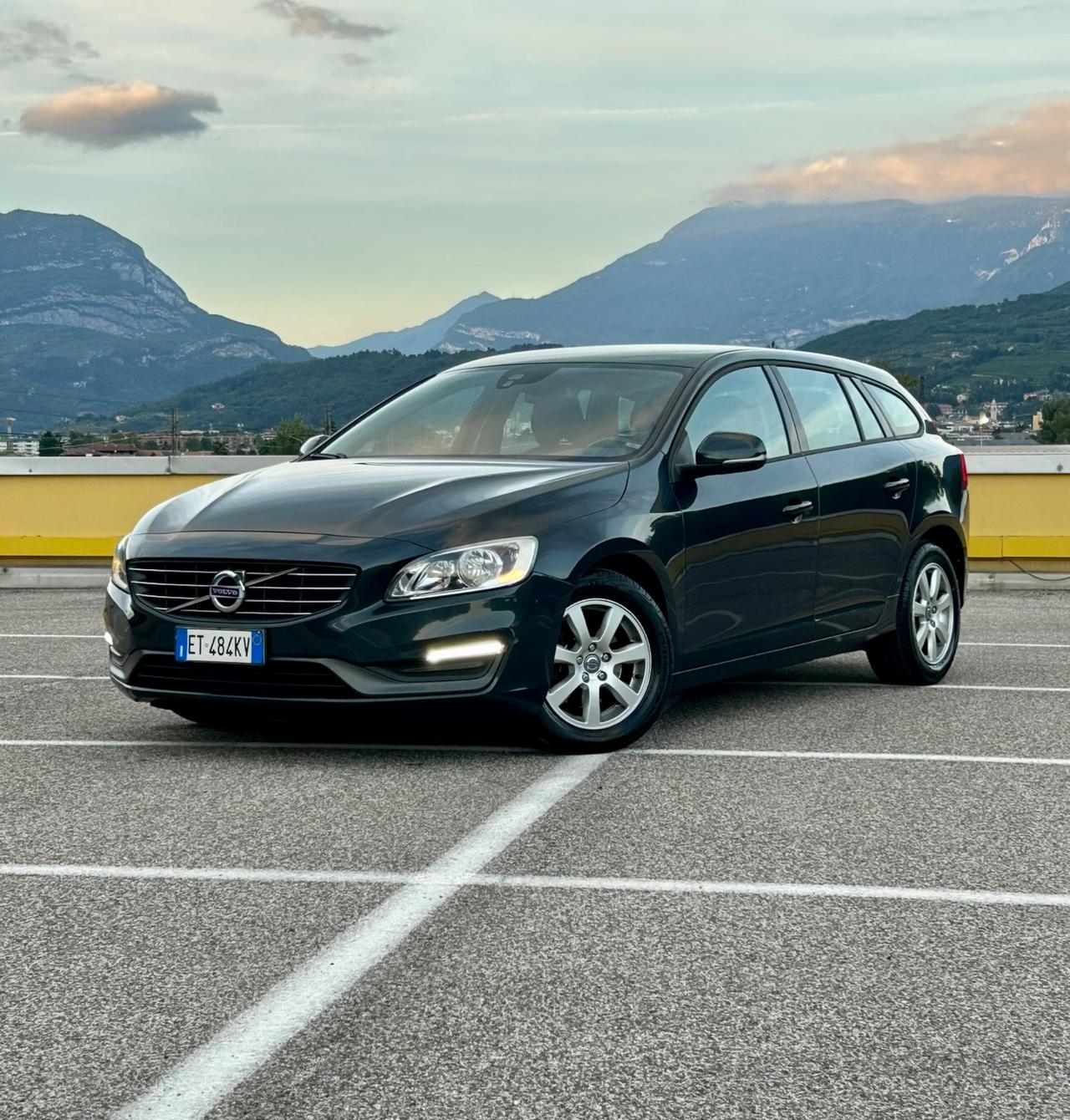 Volvo V60 Geartronic R-Design Momentum