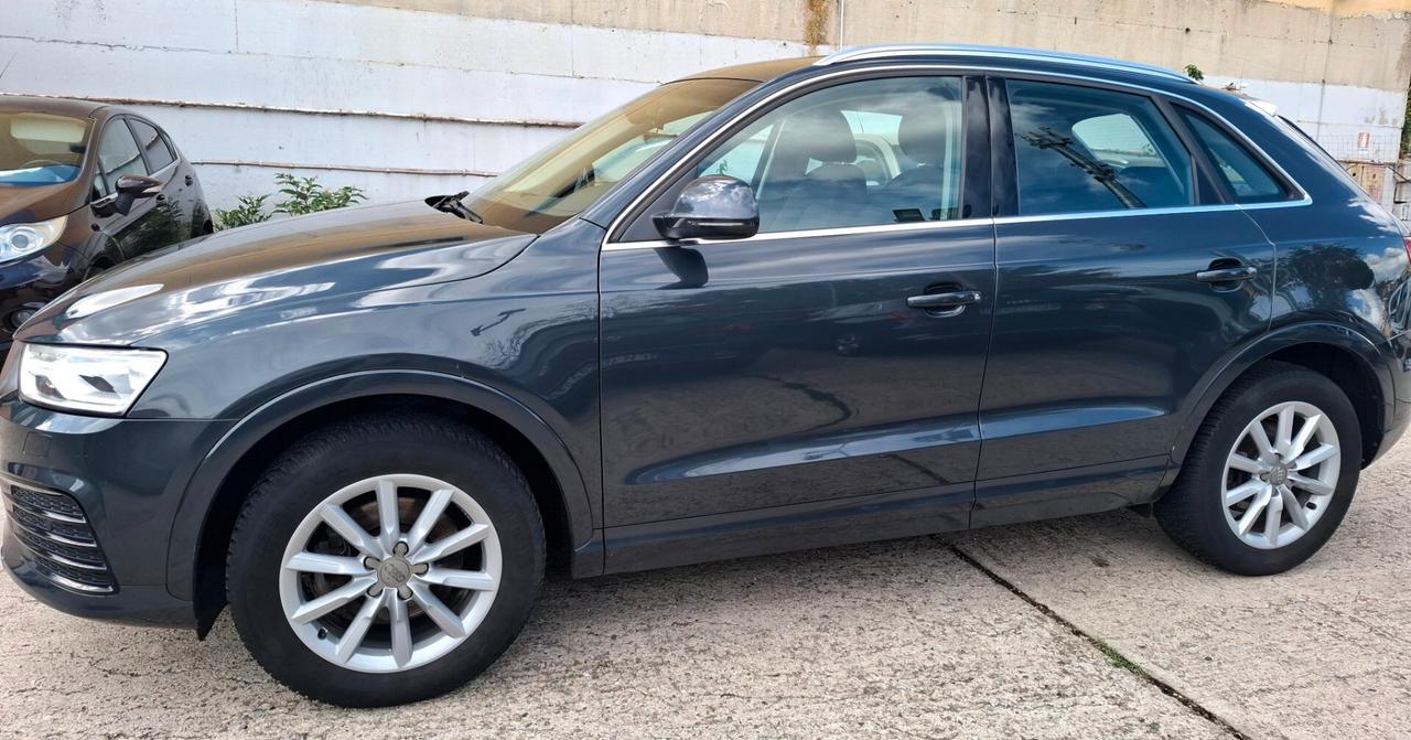Audi Q3 2.0 TDI 120 CV Business