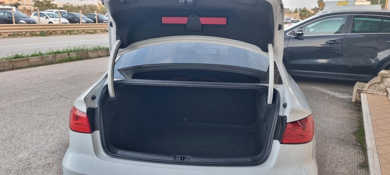 Audi A3 Sedan 1.6 TDI SLine full optionals ok neopatentati