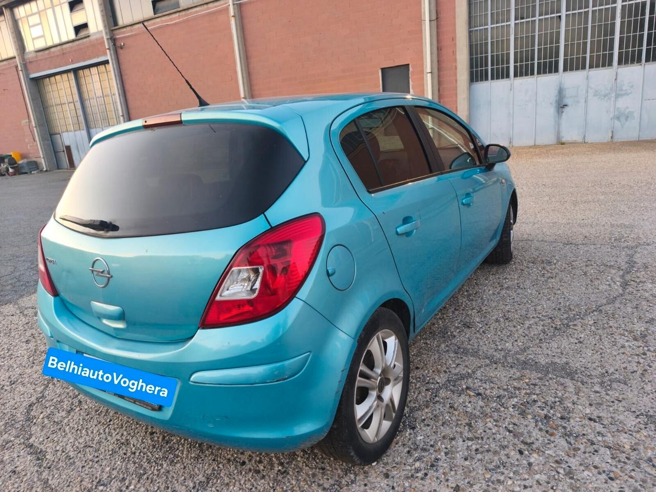 Opel Corsa 2011---1.2 Benzina Neopatentati
