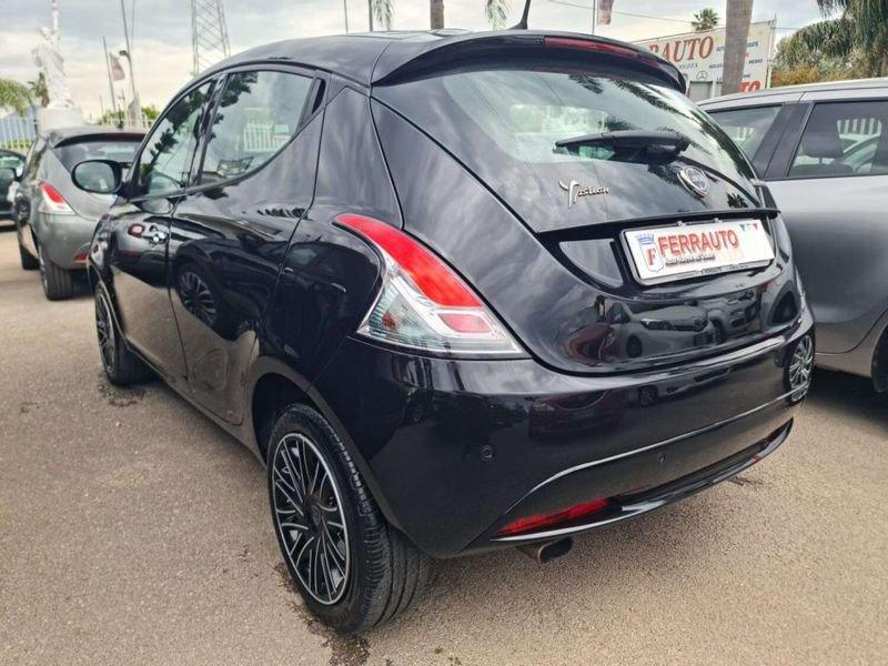 Lancia Ypsilon 1.0 FireFly 5 porte S&S Hybrid Ecochic