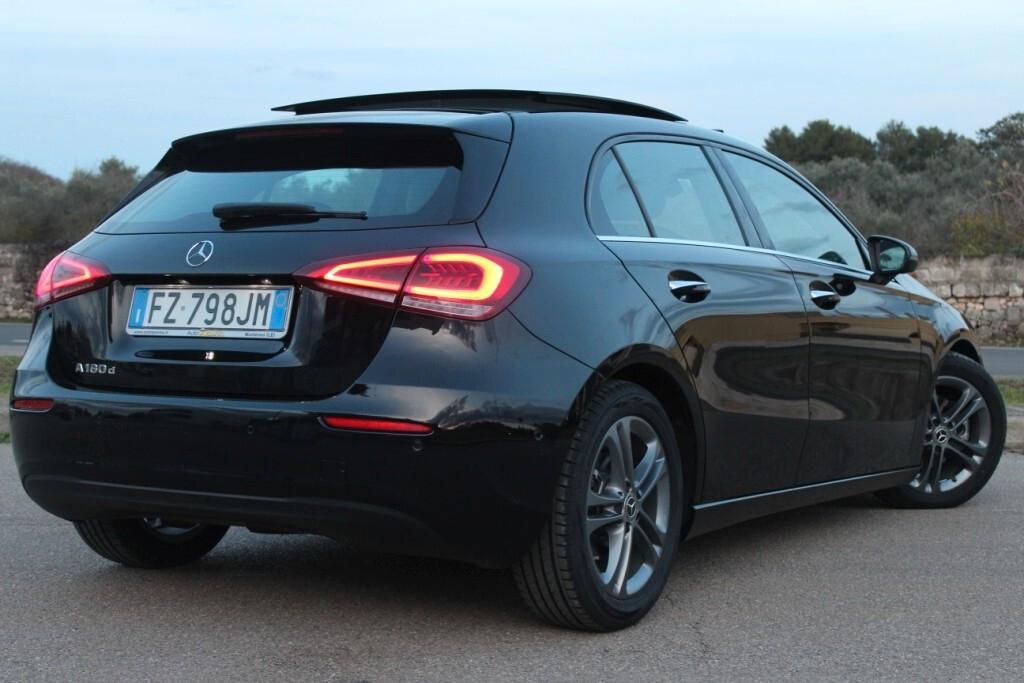 MERCEDES Classe A 180 d Aut. *Tetto *Luci Ambiente