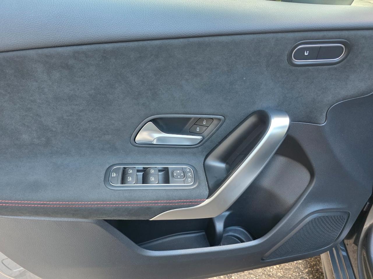 Mercedes A 180 d 1950 cc AMG/Premium/Tetto/Luci Ambiente...