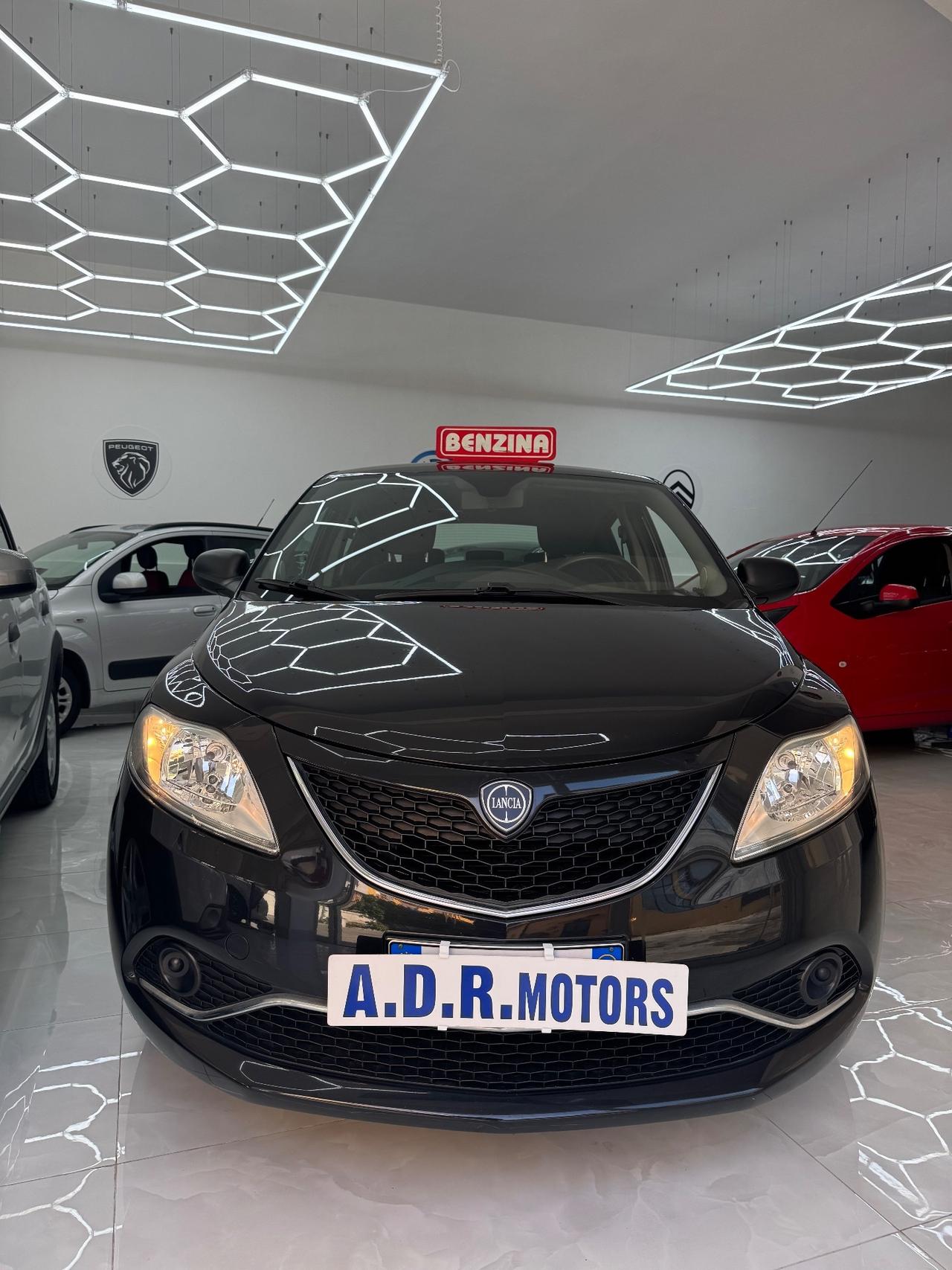 Lancia Ypsilon 1.2 69 CV 5 porte Platinum