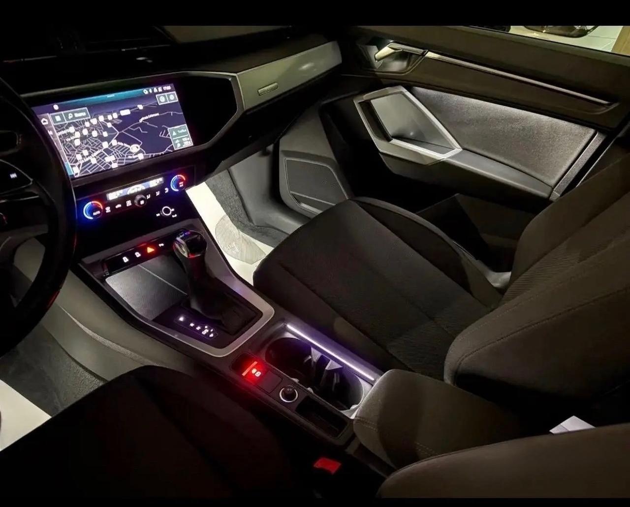 Audi Q3 35 2.0 Tdi 150CV STronic FARI FUL LED