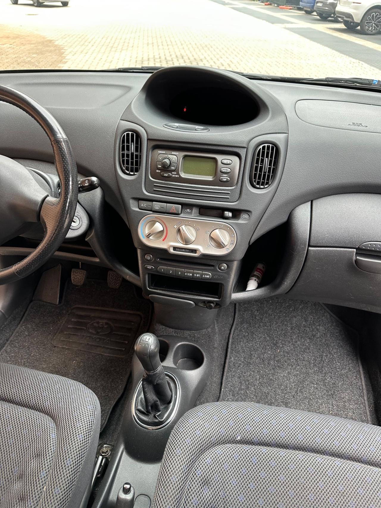 Toyota Yaris Verso 1.3i 16V cat Sol '03