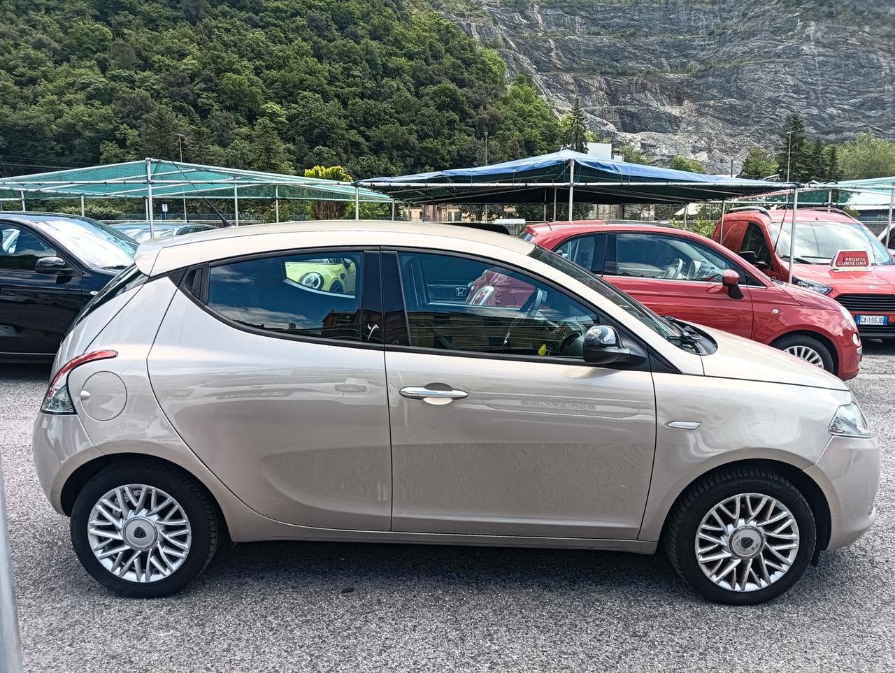 Lancia Ypsilon 1.2 69 CV 5 porte Gold