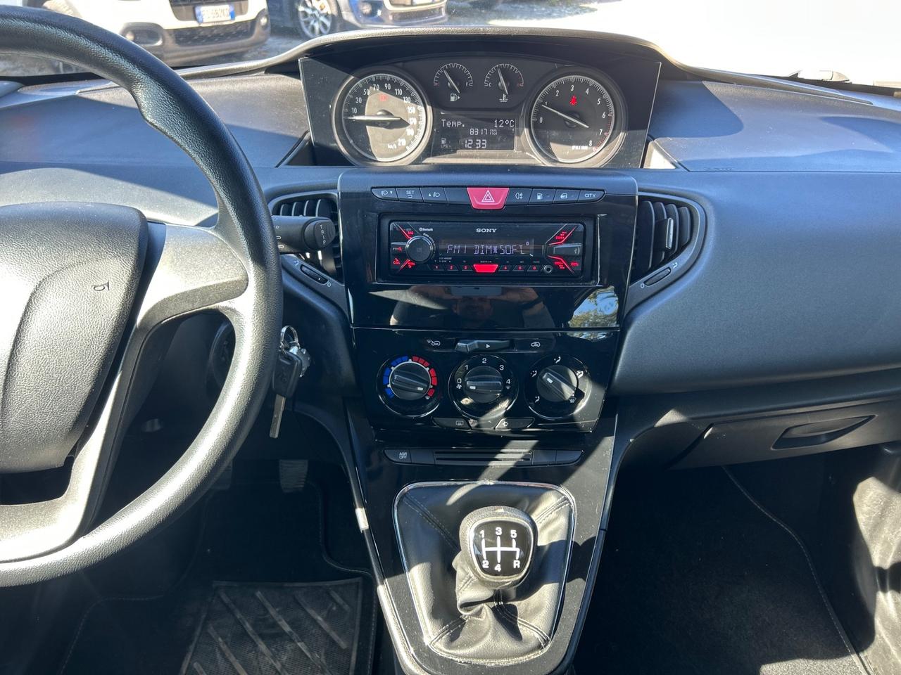 Lancia Ypsilon 1.2 69 CV 5 porte GPL Ecochic Silver neopatentati