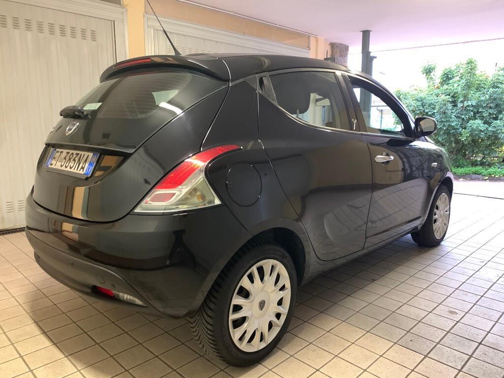 Lancia Ypsilon 1.2 69 CV 5 porte S&S Silver