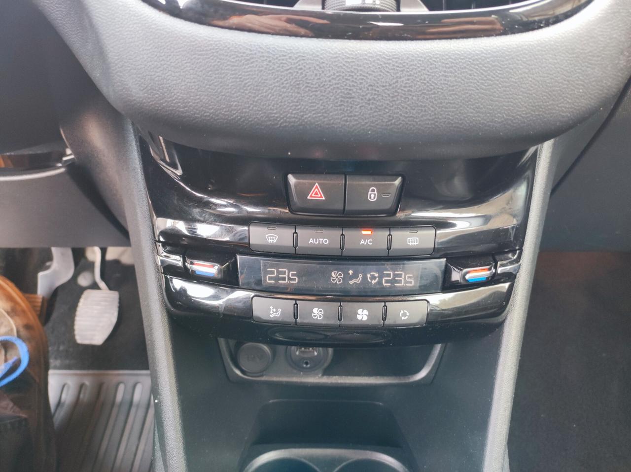 Peugeot 208 1.4 HDi 68 CV 3 porte Allure