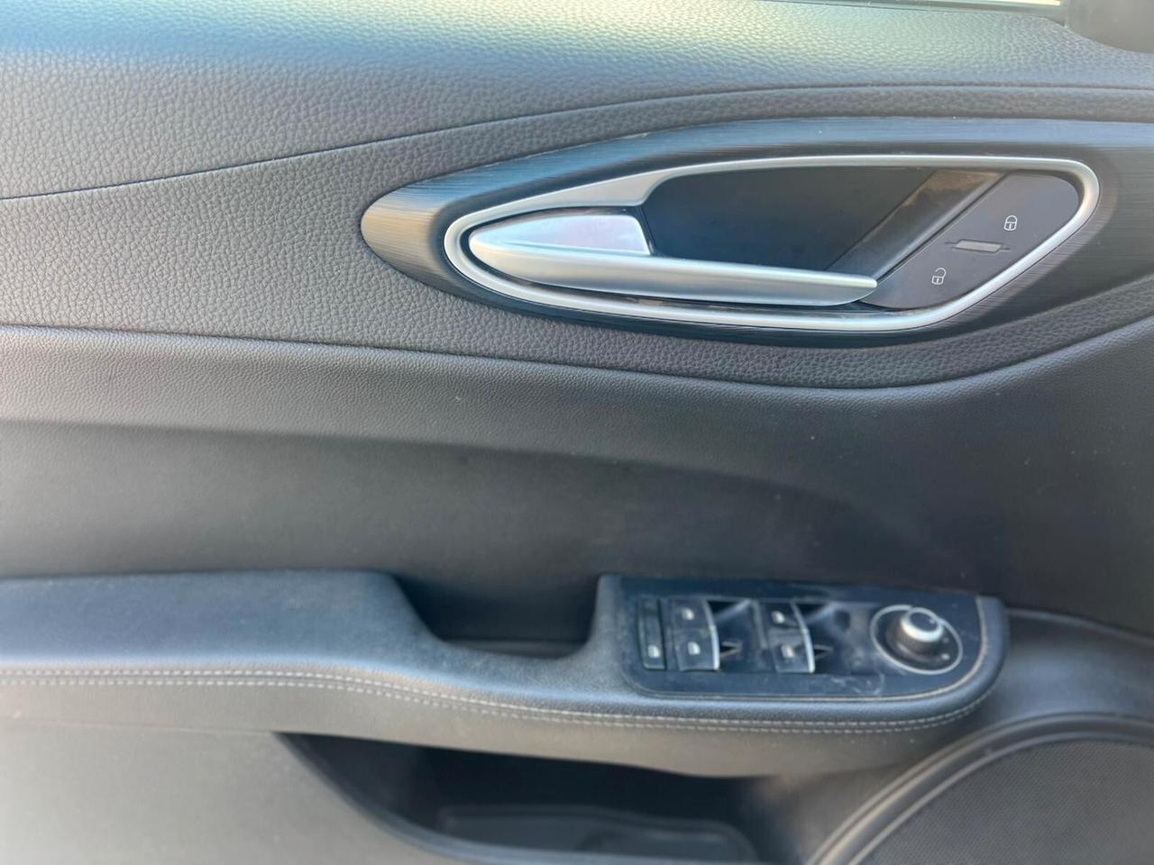 Alfa Romeo Giulia 2.2JTDM 180CV ALLESTIMENTO VELOCE FULL