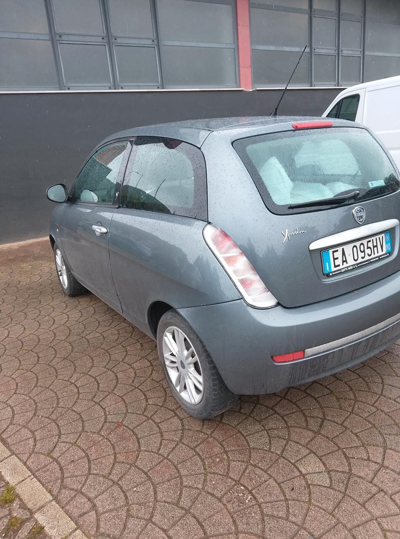 Lancia Ypsilon 1.2 69 CV Argento