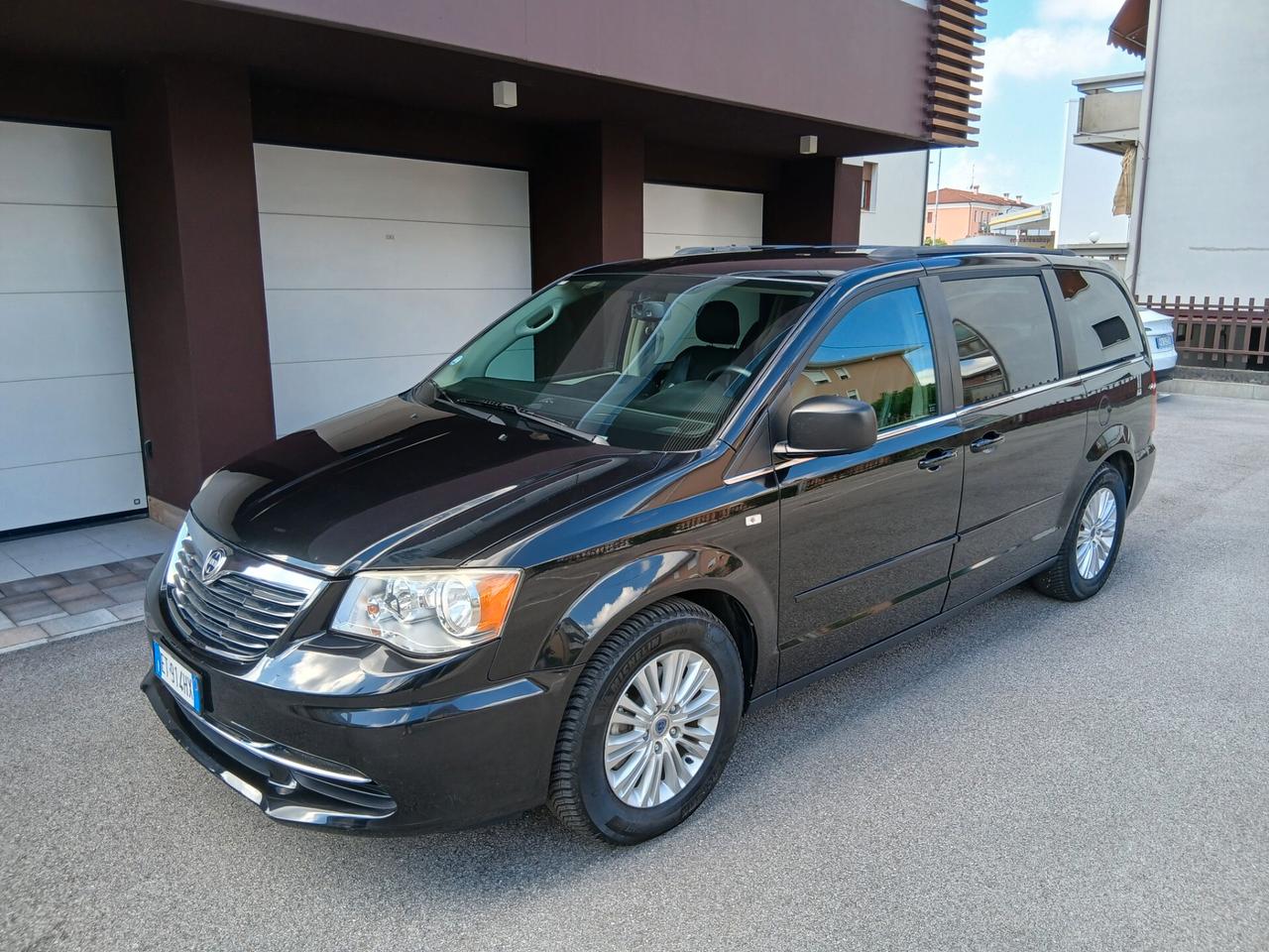 Lancia Voyager 2.8 Turbodiesel Gold 163 cv Automatica 7 posti pronta consegna
