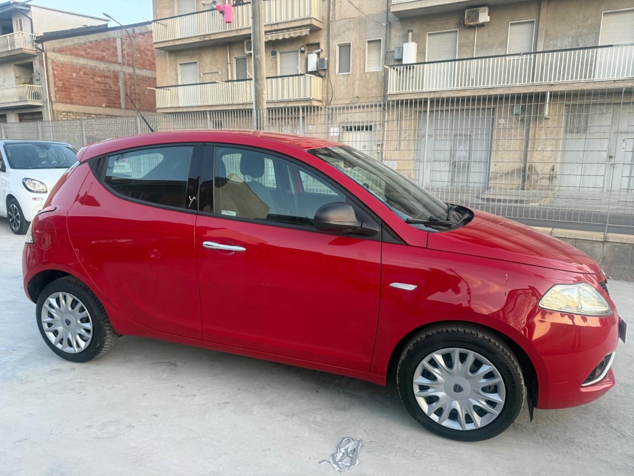 Lancia Ypsilon 1.2 69 CV 5 porte Silver