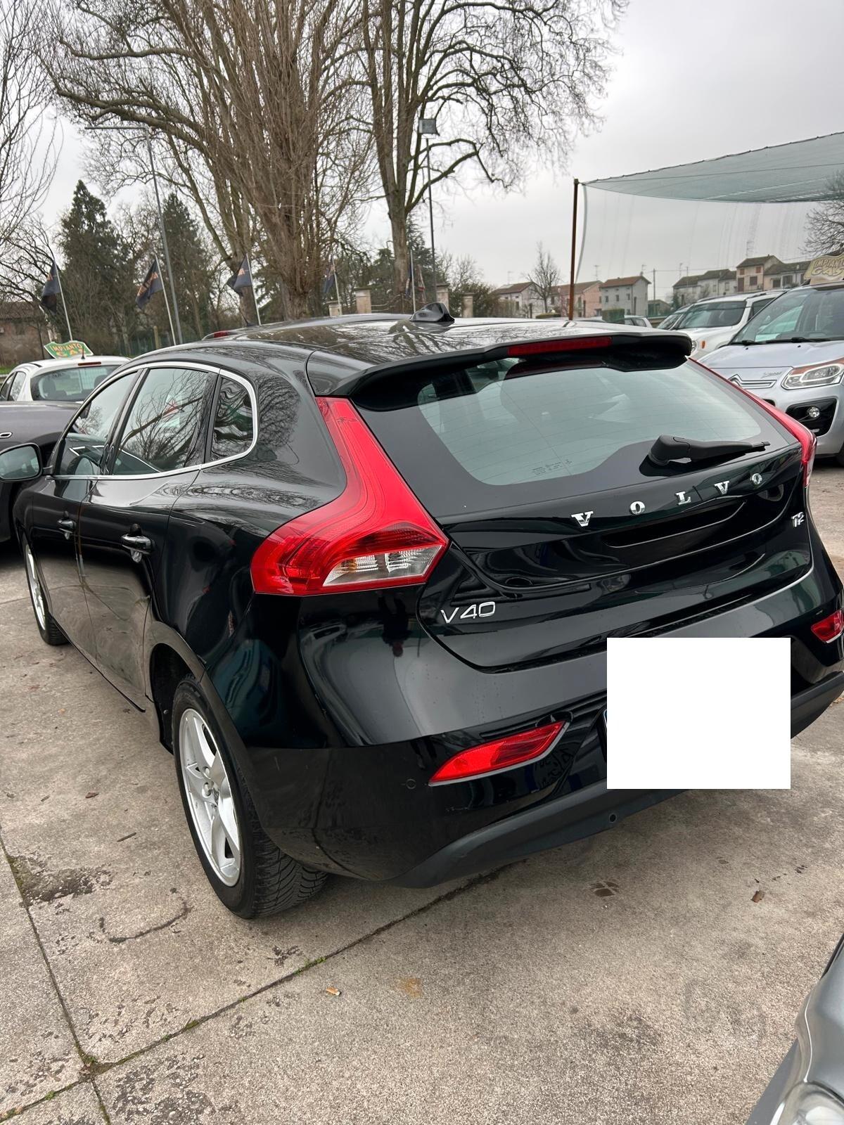 Volvo V40 T2 R-design Kinetic 2.0 Benzina ok neo patentati