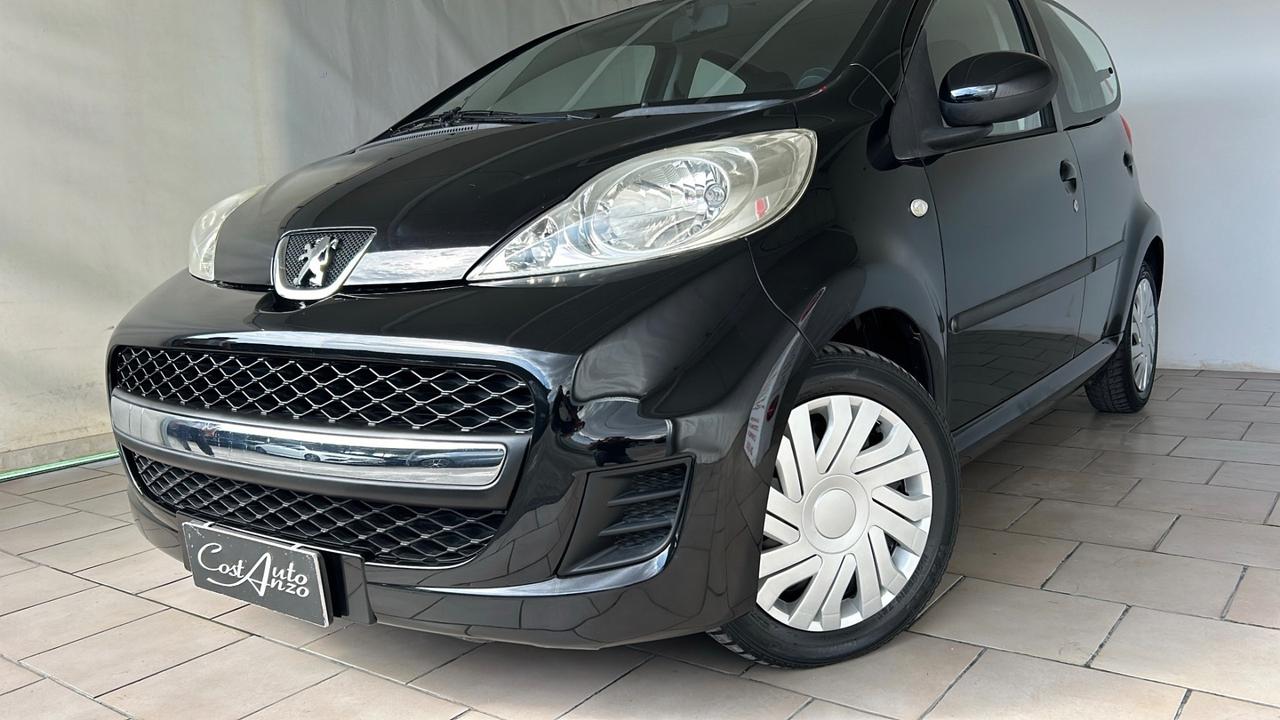 Peugeot 107 1.0 Benz. Sweet Years 2010