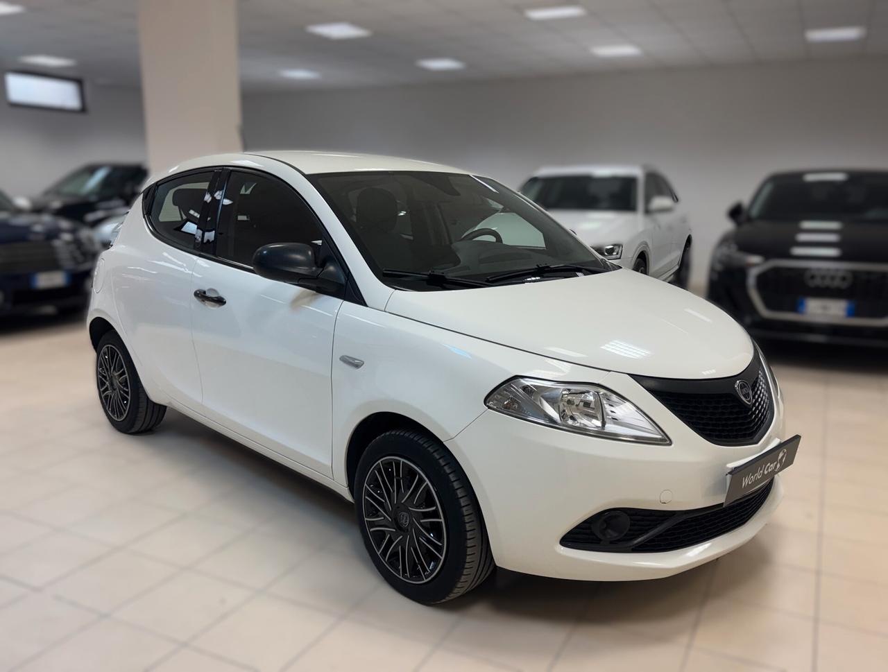 Lancia Ypsilon 1.0 FireFly 5 porte S&S Hybrid Ecochic Silver