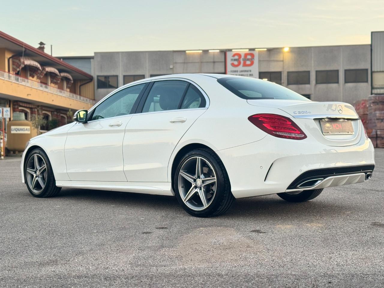MERCEDES-BENZ C 200 d Auto Premium AMG LINE