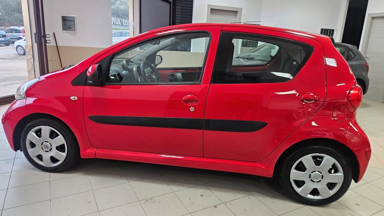 Toyota Aygo 1.0 12V VVT-i 5 porte Sol