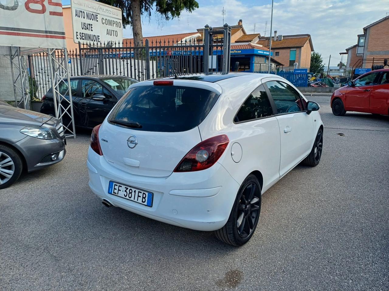 Opel Corsa 1.2 3 porte b-color
