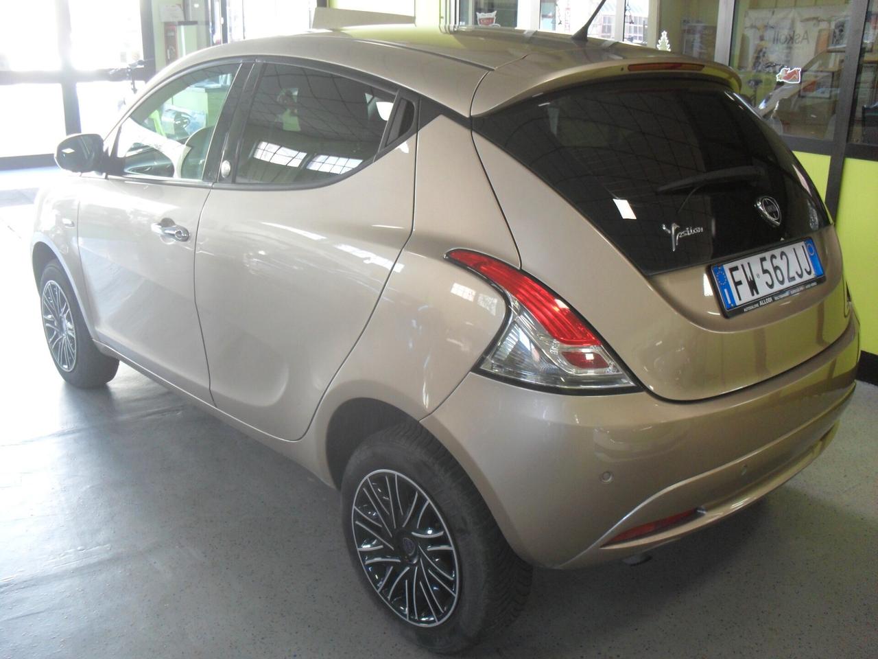 Lancia Ypsilon 0.9 TwinAir 5 porte Metano Ecochic Gold