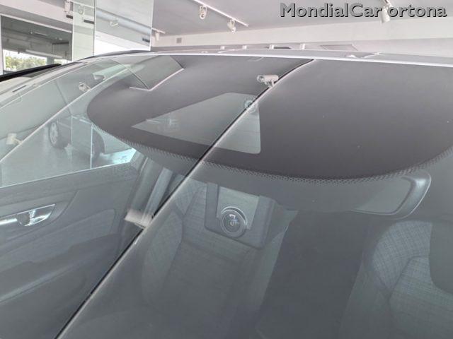 VOLVO V60 B4 (d) automatico Essential
